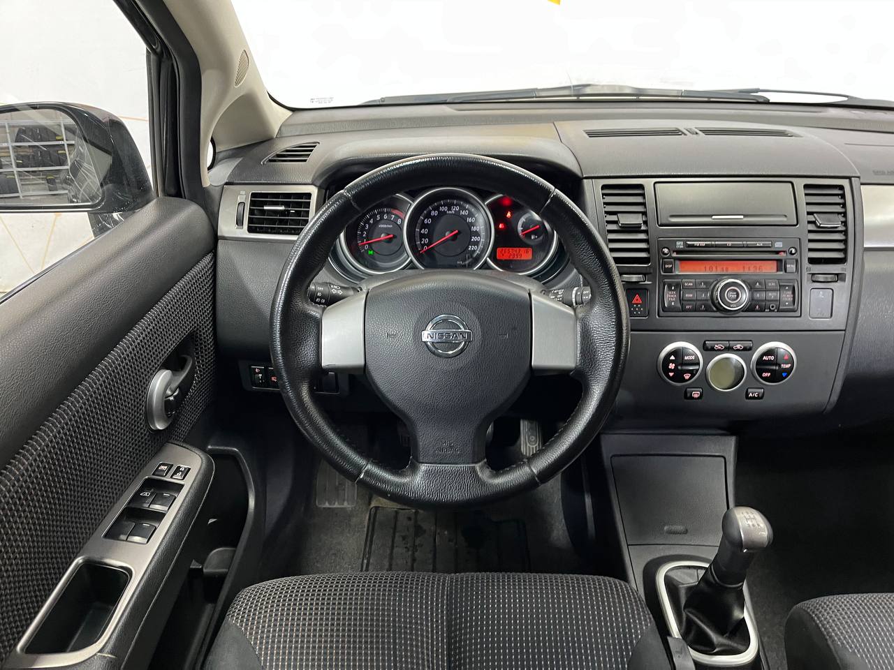 NISSAN TIIDA
