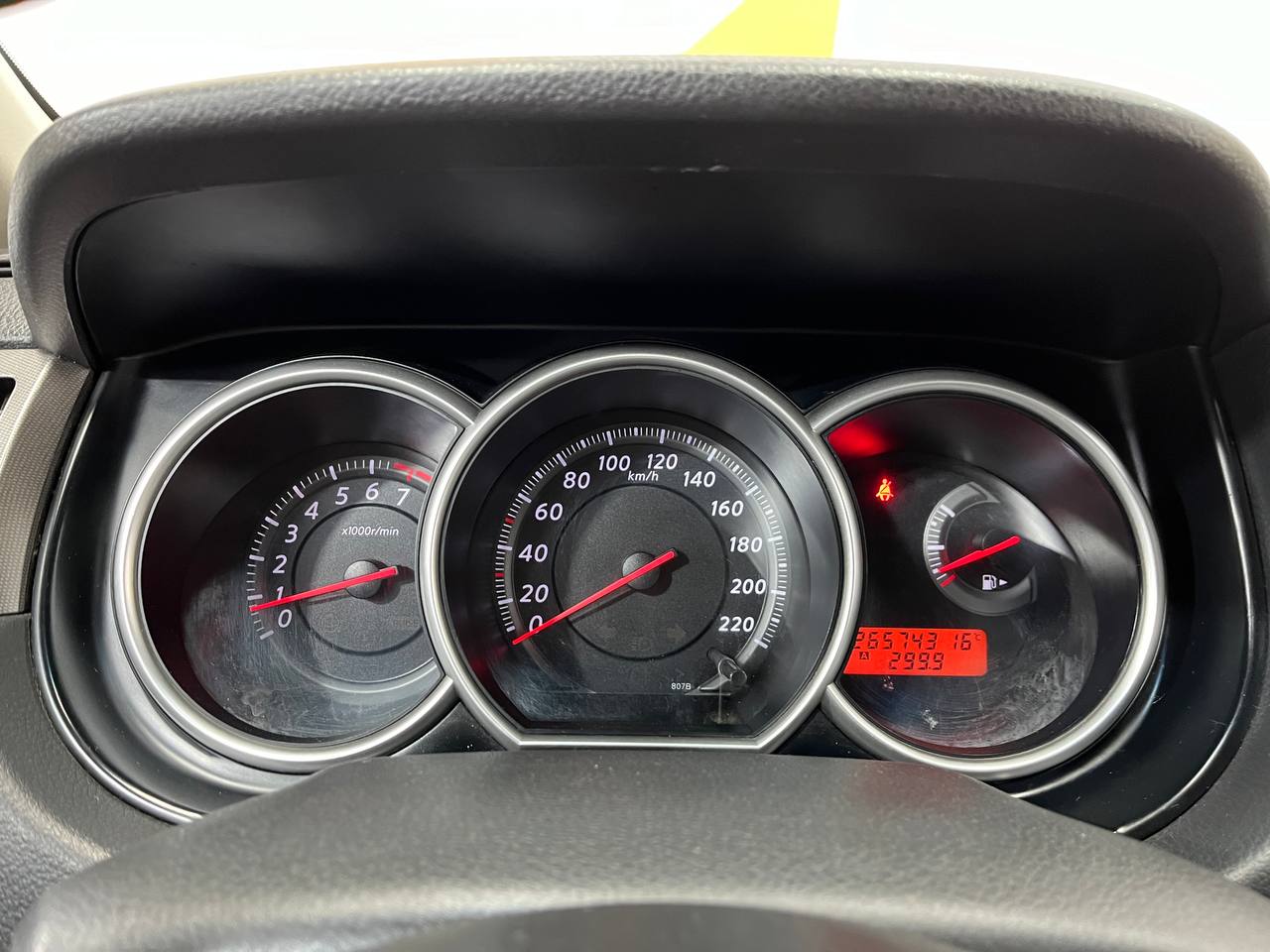 NISSAN TIIDA