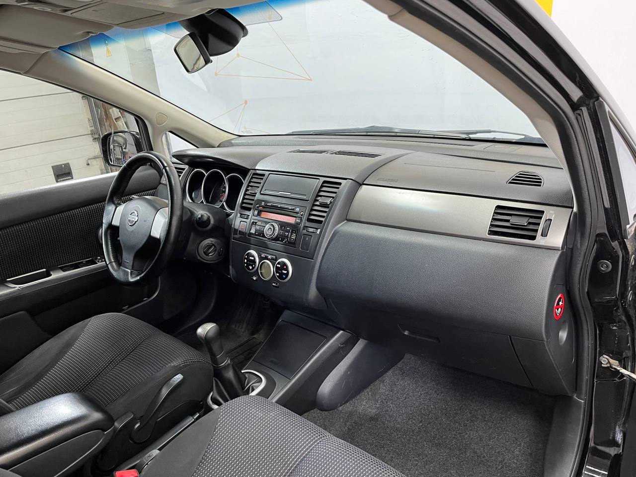 NISSAN TIIDA