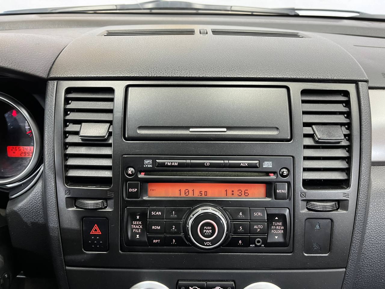 NISSAN TIIDA