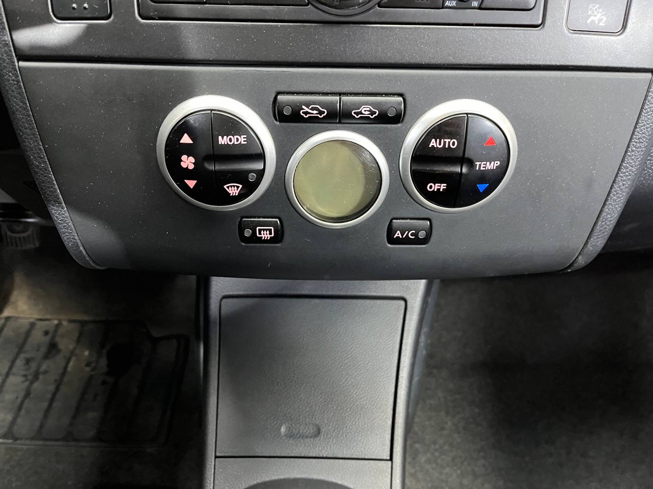 NISSAN TIIDA