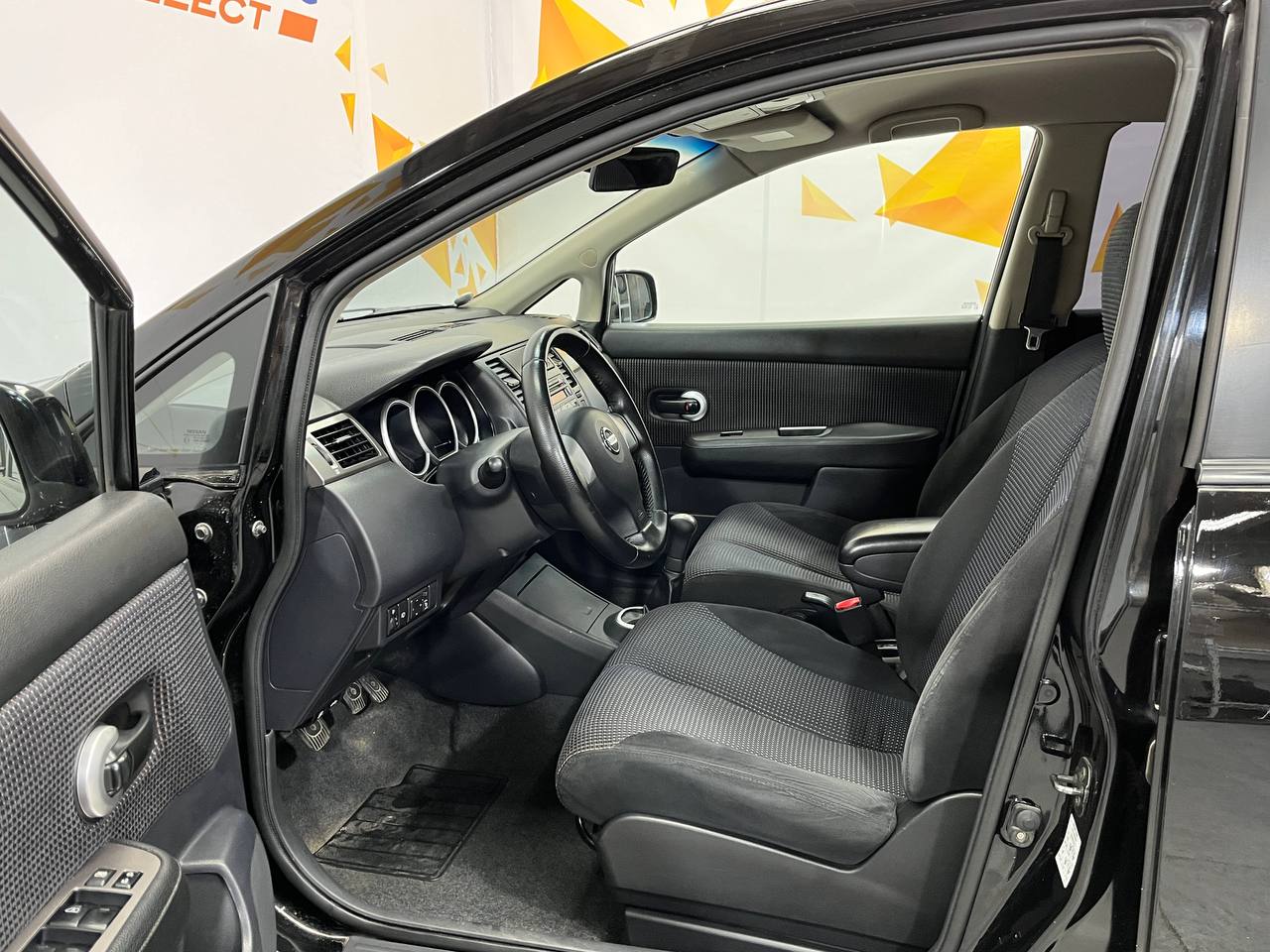 NISSAN TIIDA