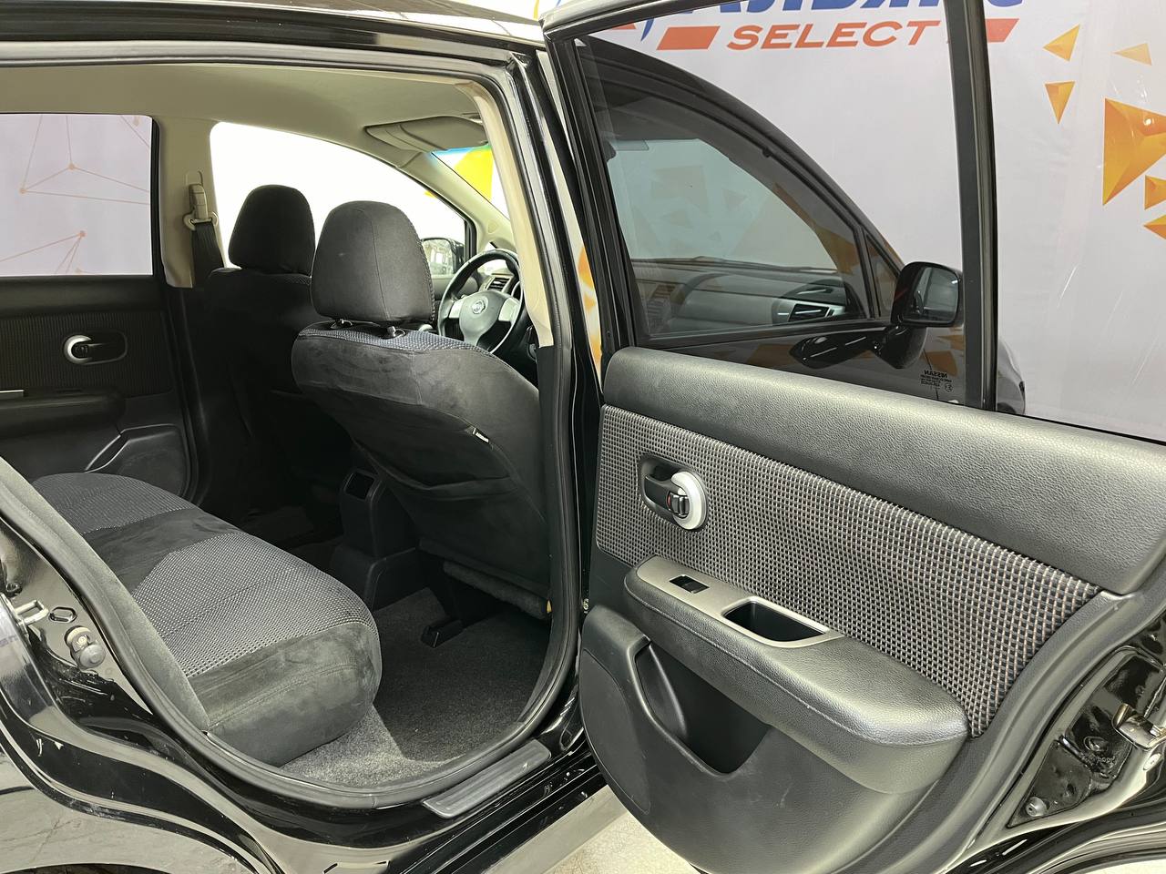 NISSAN TIIDA