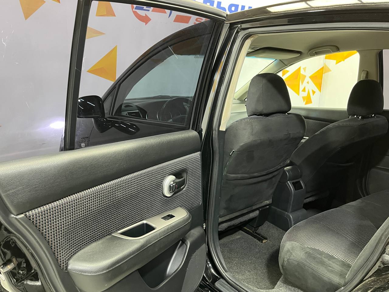 NISSAN TIIDA