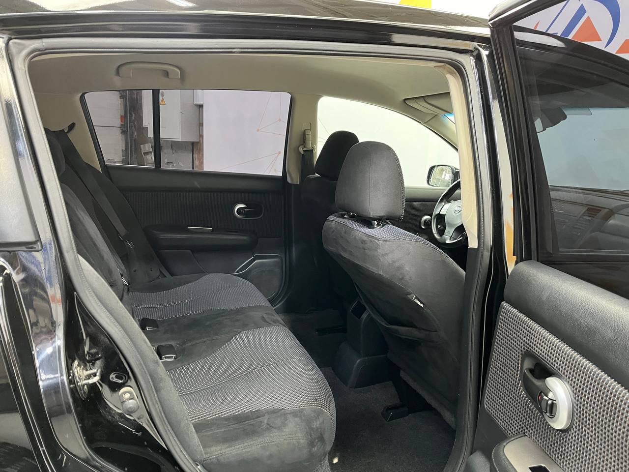NISSAN TIIDA