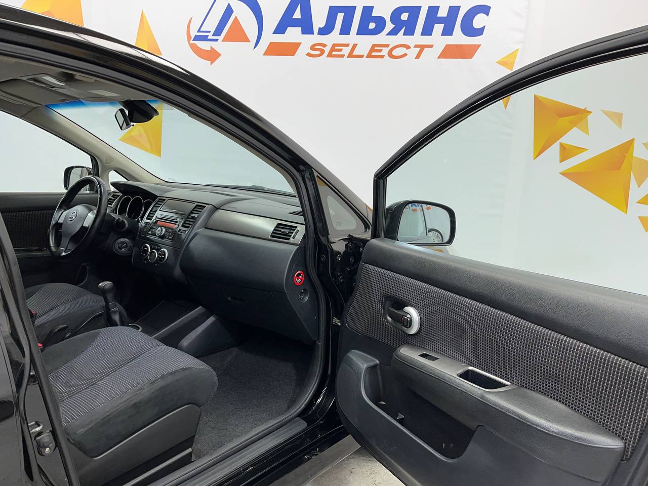 NISSAN TIIDA