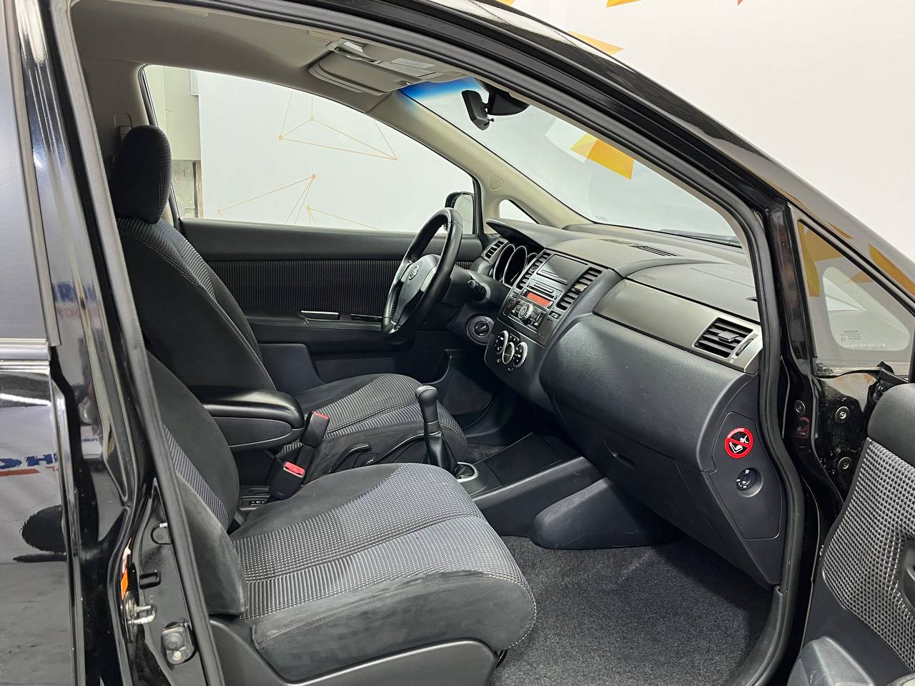 NISSAN TIIDA