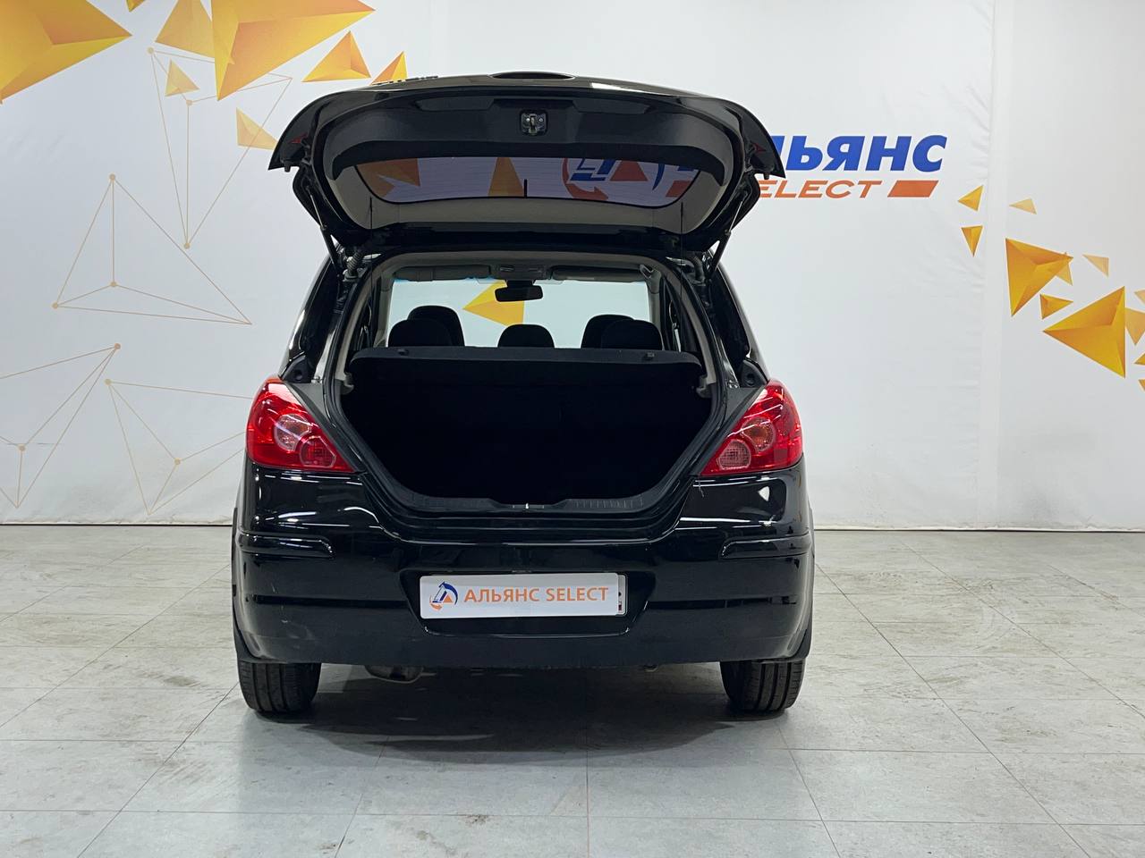 NISSAN TIIDA