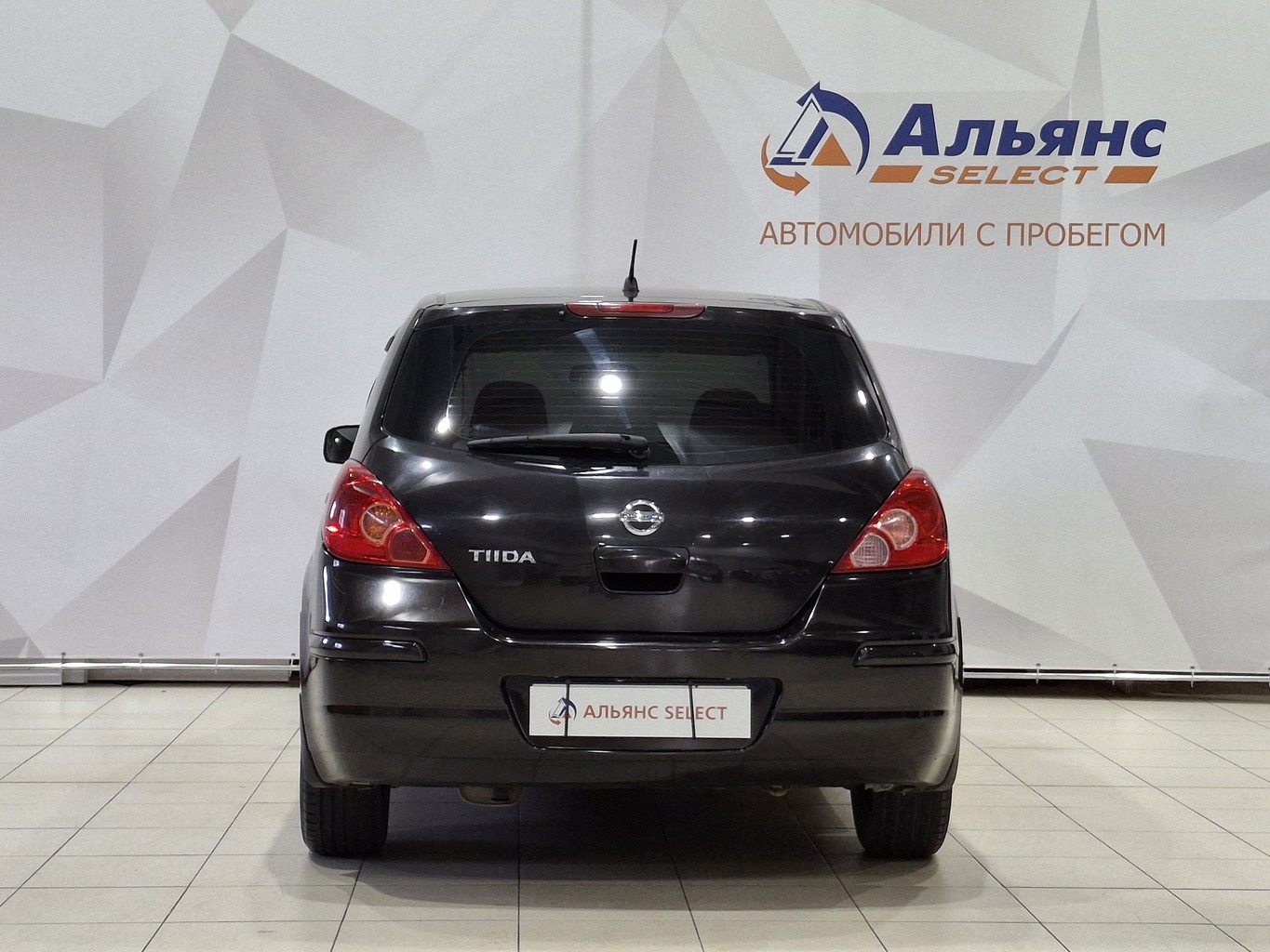 NISSAN TIIDA