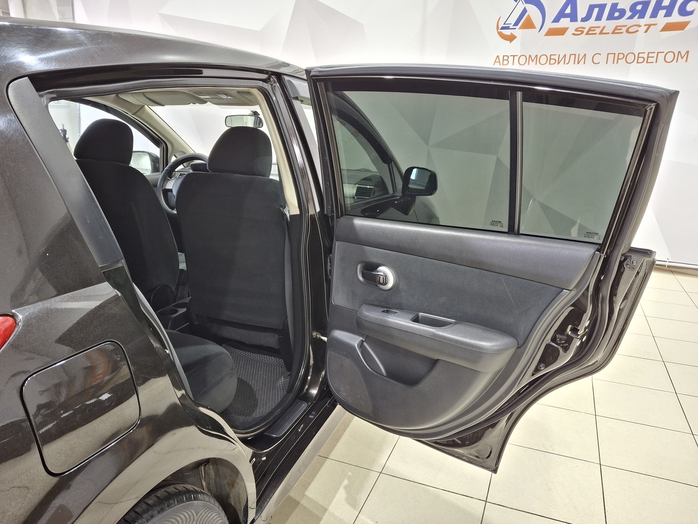 NISSAN TIIDA