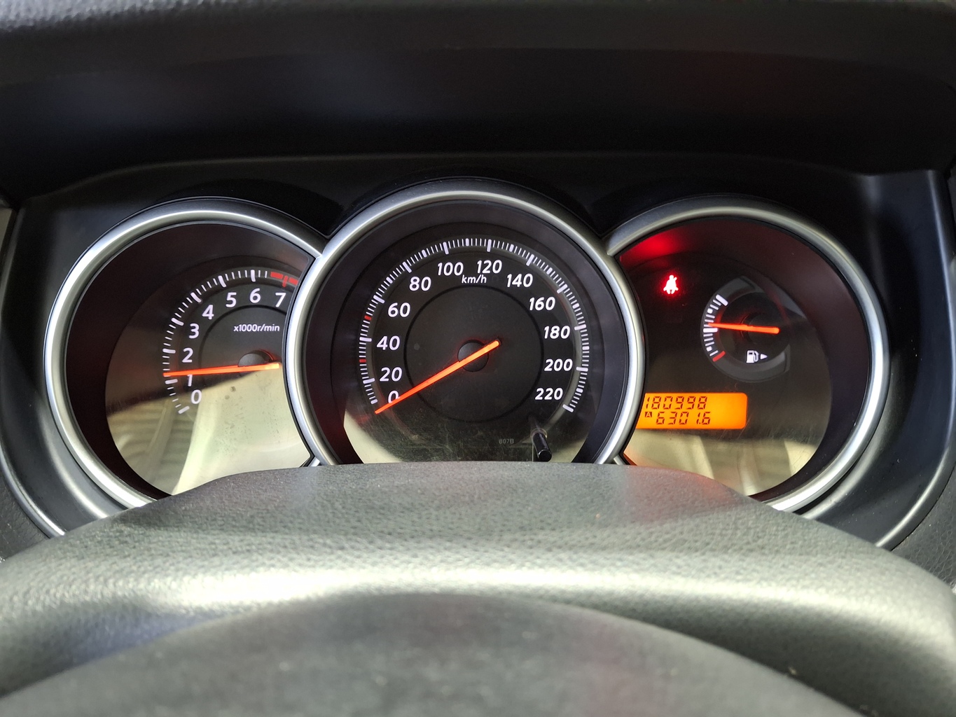 NISSAN TIIDA