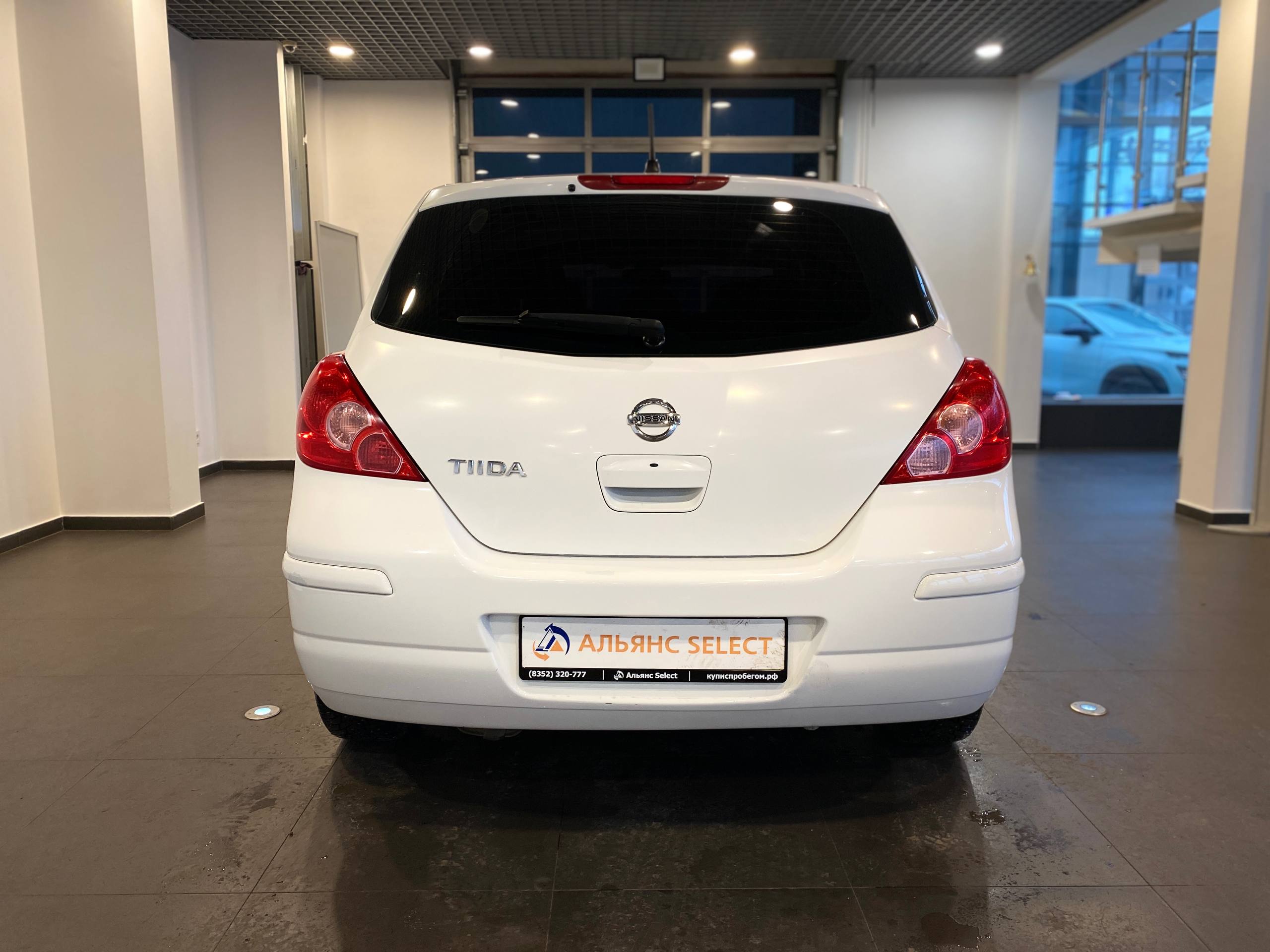 NISSAN TIIDA