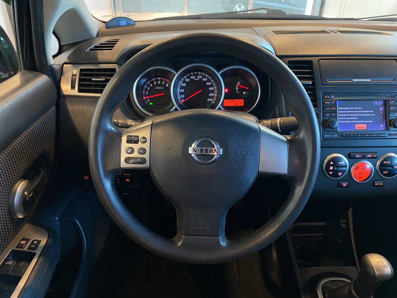 NISSAN TIIDA