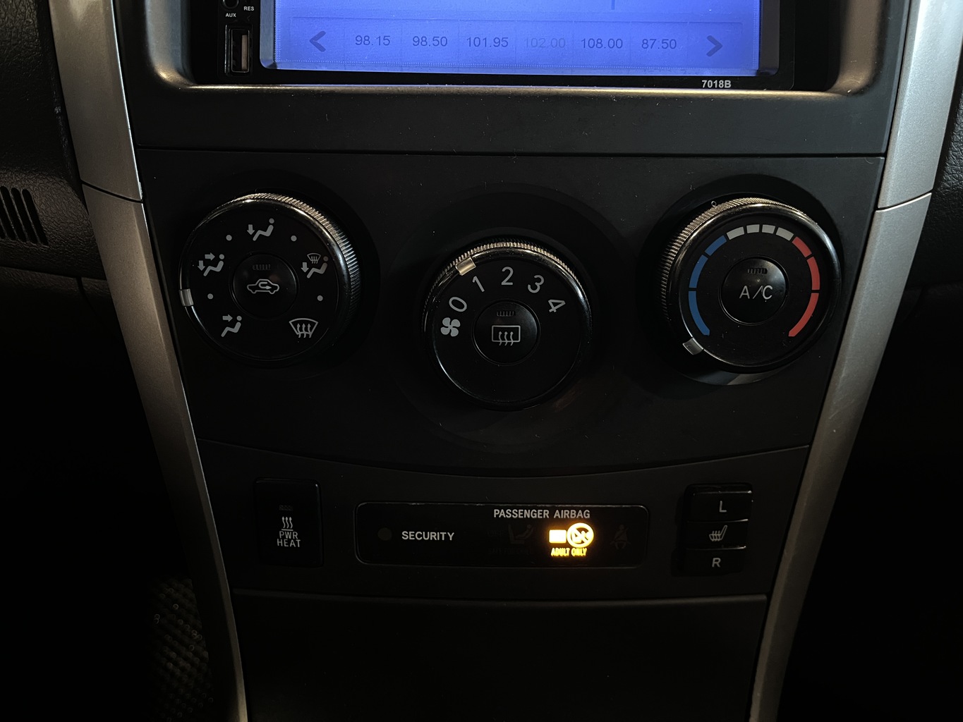 TOYOTA COROLLA