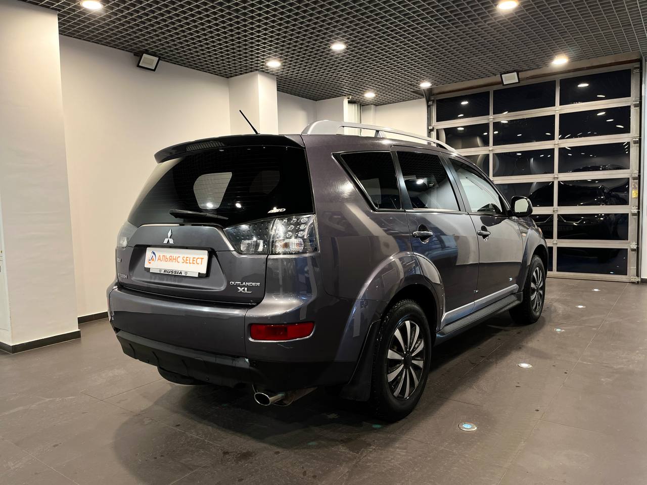 MITSUBISHI OUTLANDER