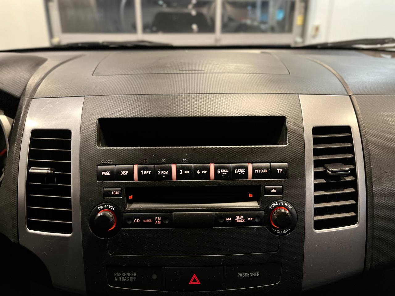 MITSUBISHI OUTLANDER