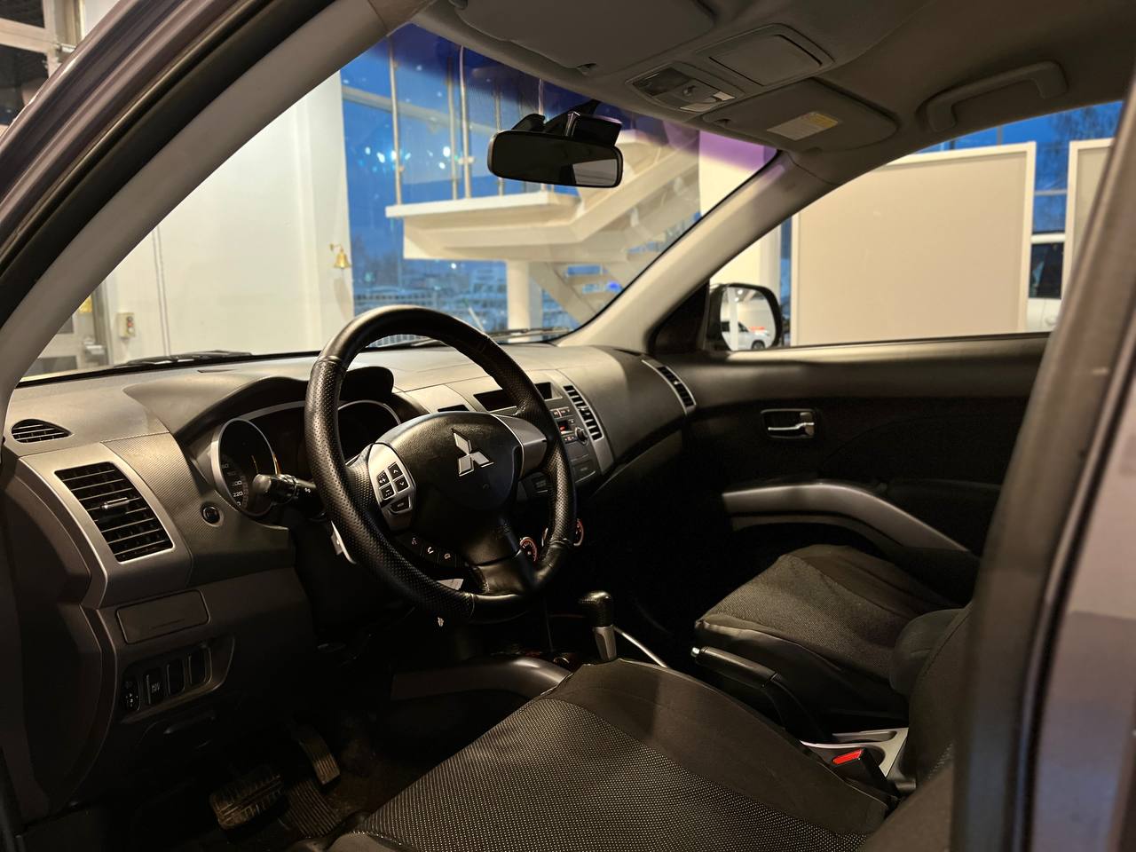 MITSUBISHI OUTLANDER