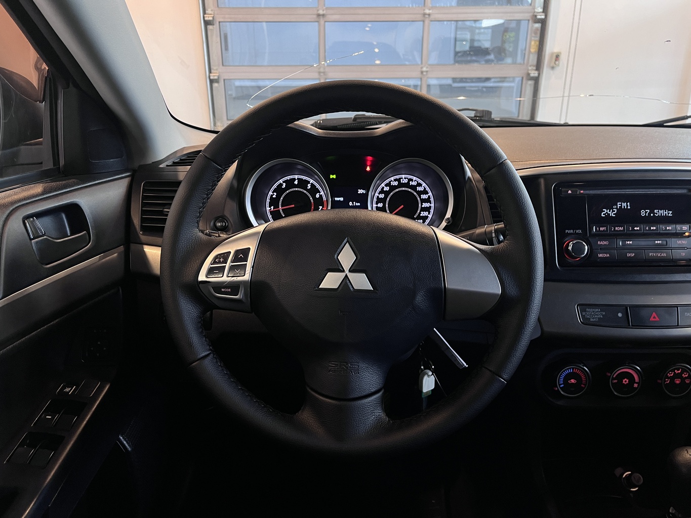 MITSUBISHI LANCER