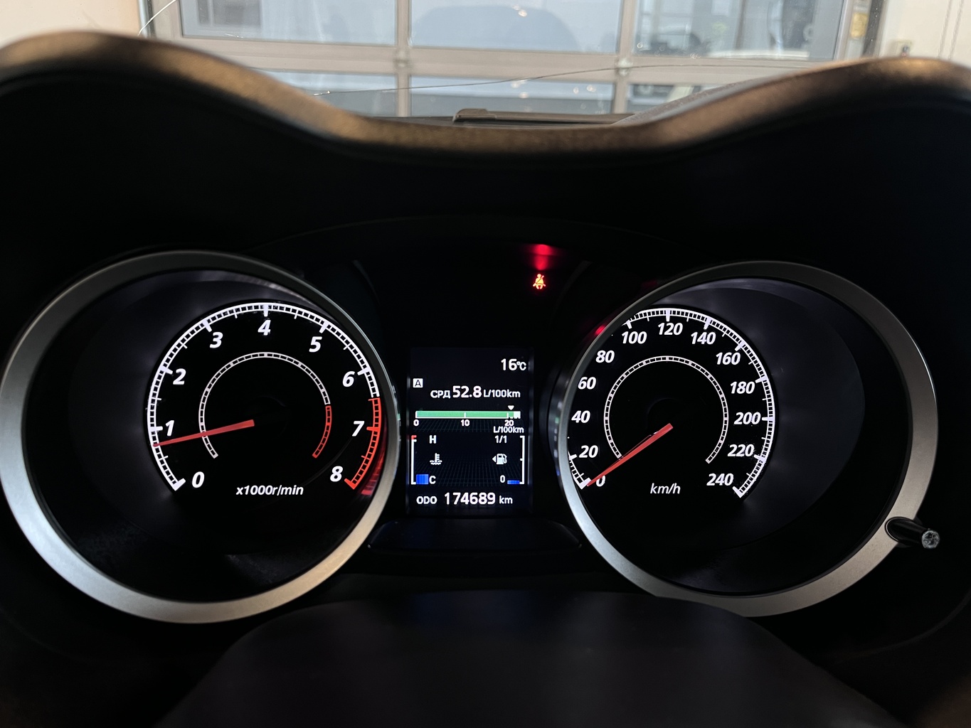 MITSUBISHI LANCER