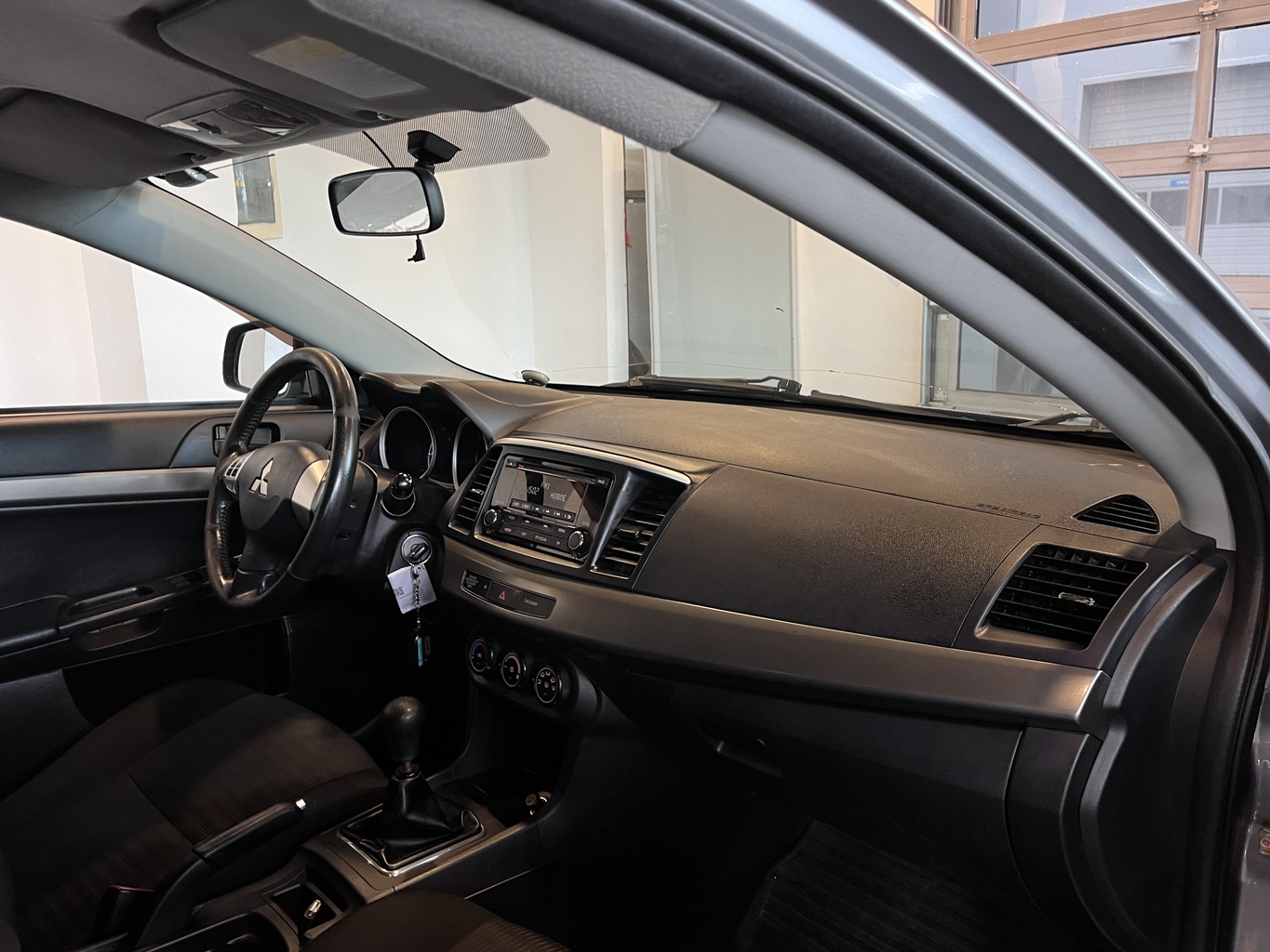 MITSUBISHI LANCER