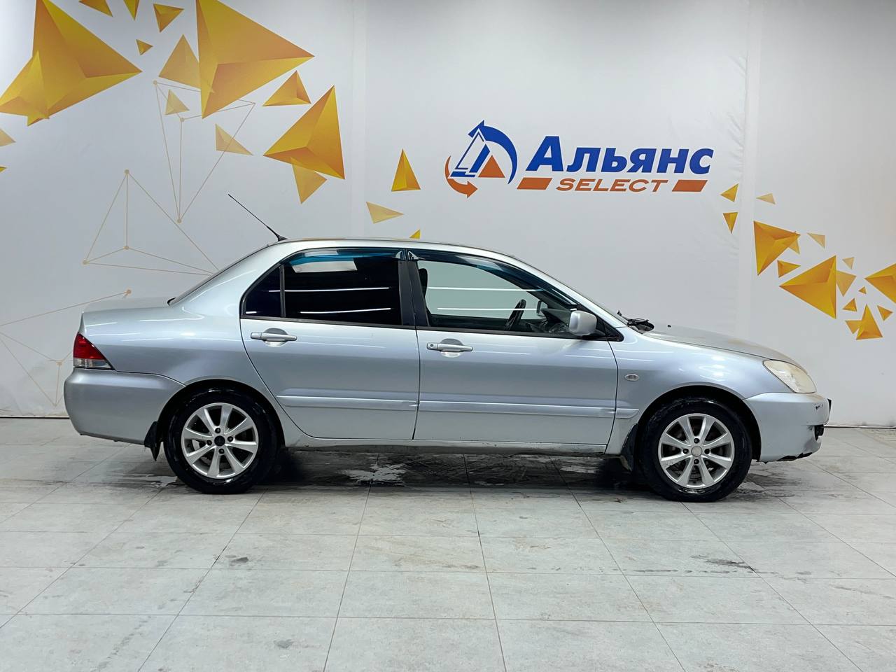 MITSUBISHI LANCER