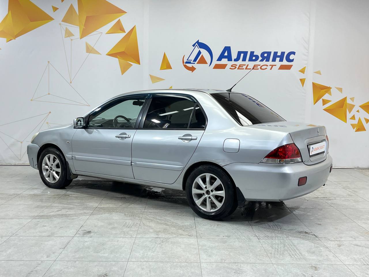 MITSUBISHI LANCER