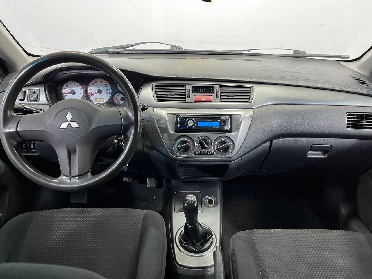 MITSUBISHI LANCER