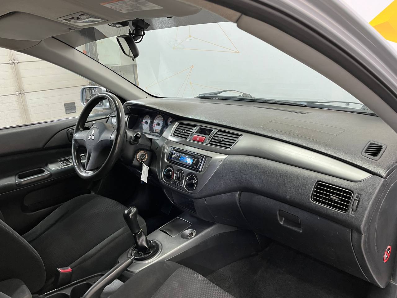 MITSUBISHI LANCER