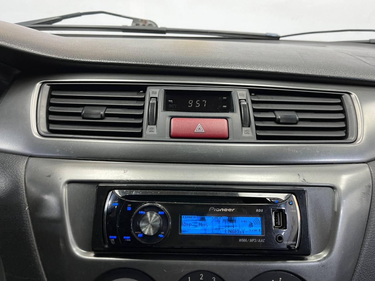 MITSUBISHI LANCER