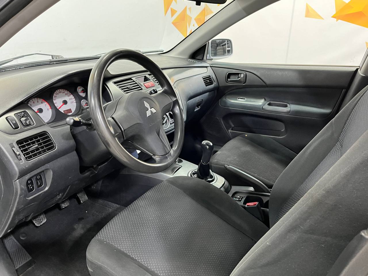 MITSUBISHI LANCER