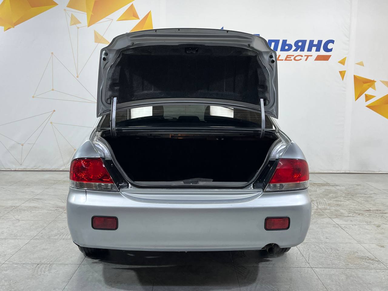 MITSUBISHI LANCER