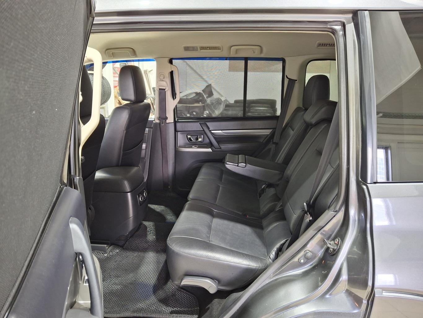 MITSUBISHI PAJERO