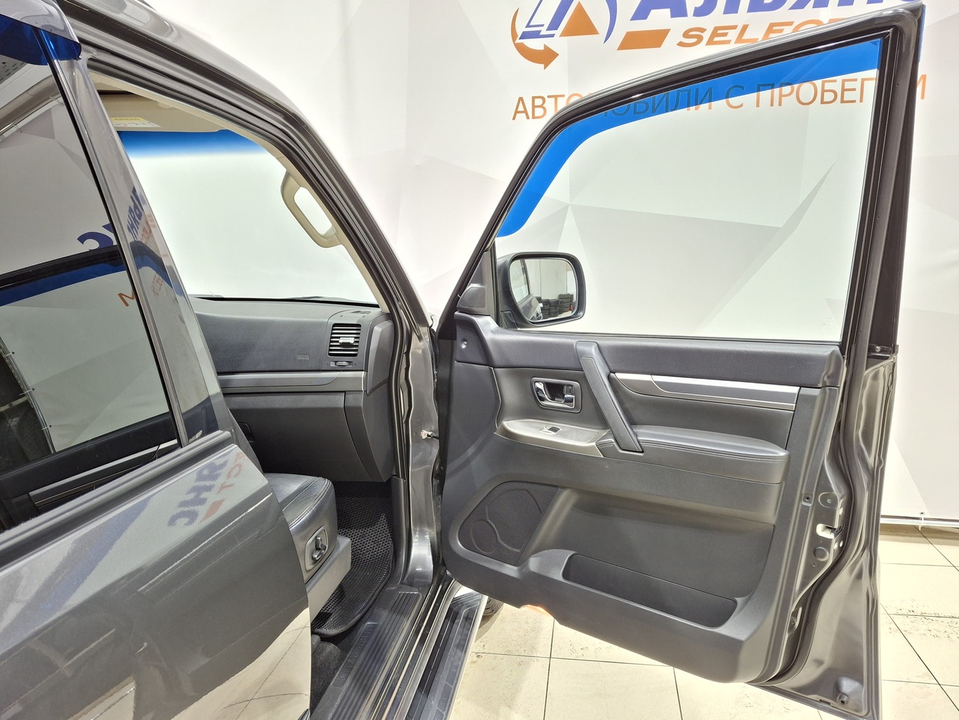 MITSUBISHI PAJERO
