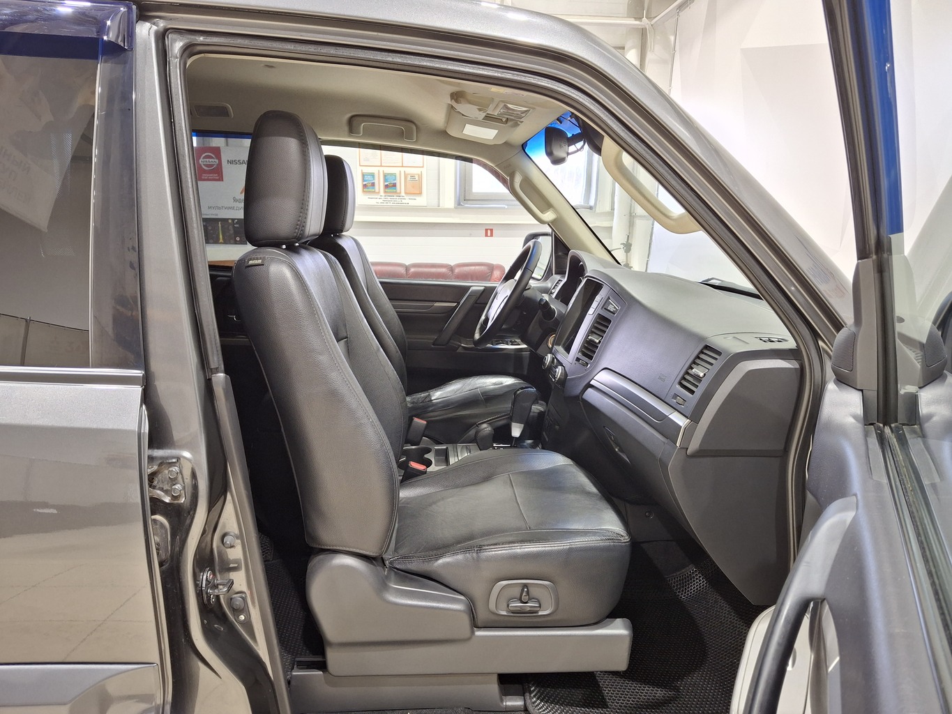 MITSUBISHI PAJERO