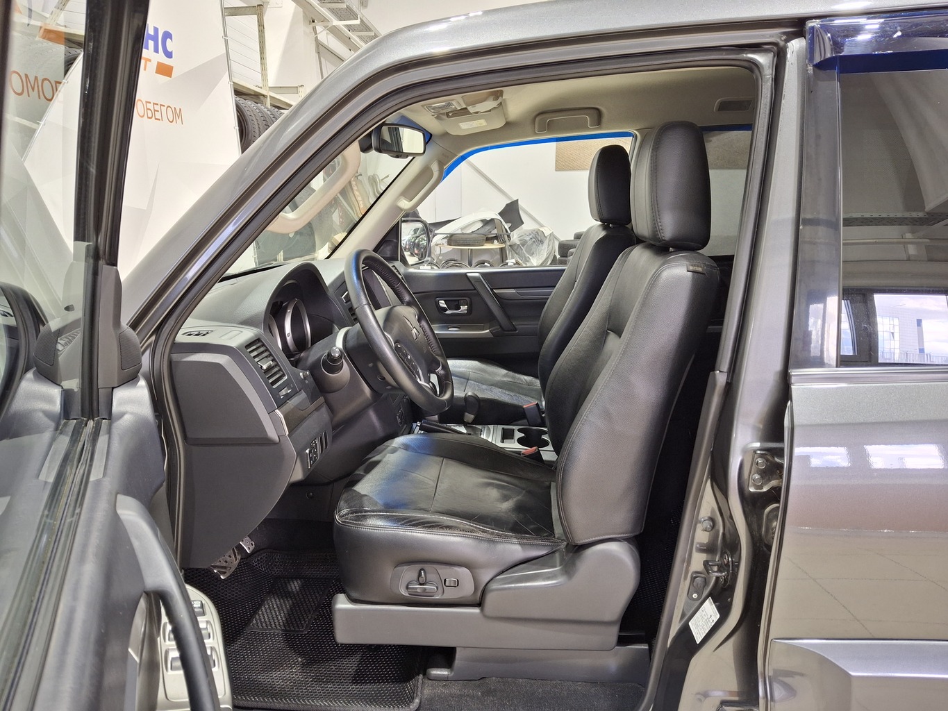 MITSUBISHI PAJERO