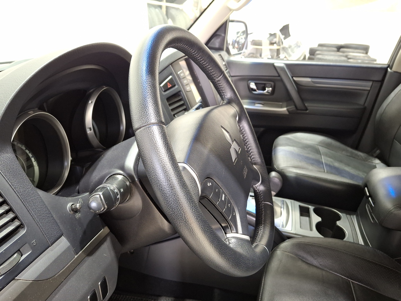 MITSUBISHI PAJERO