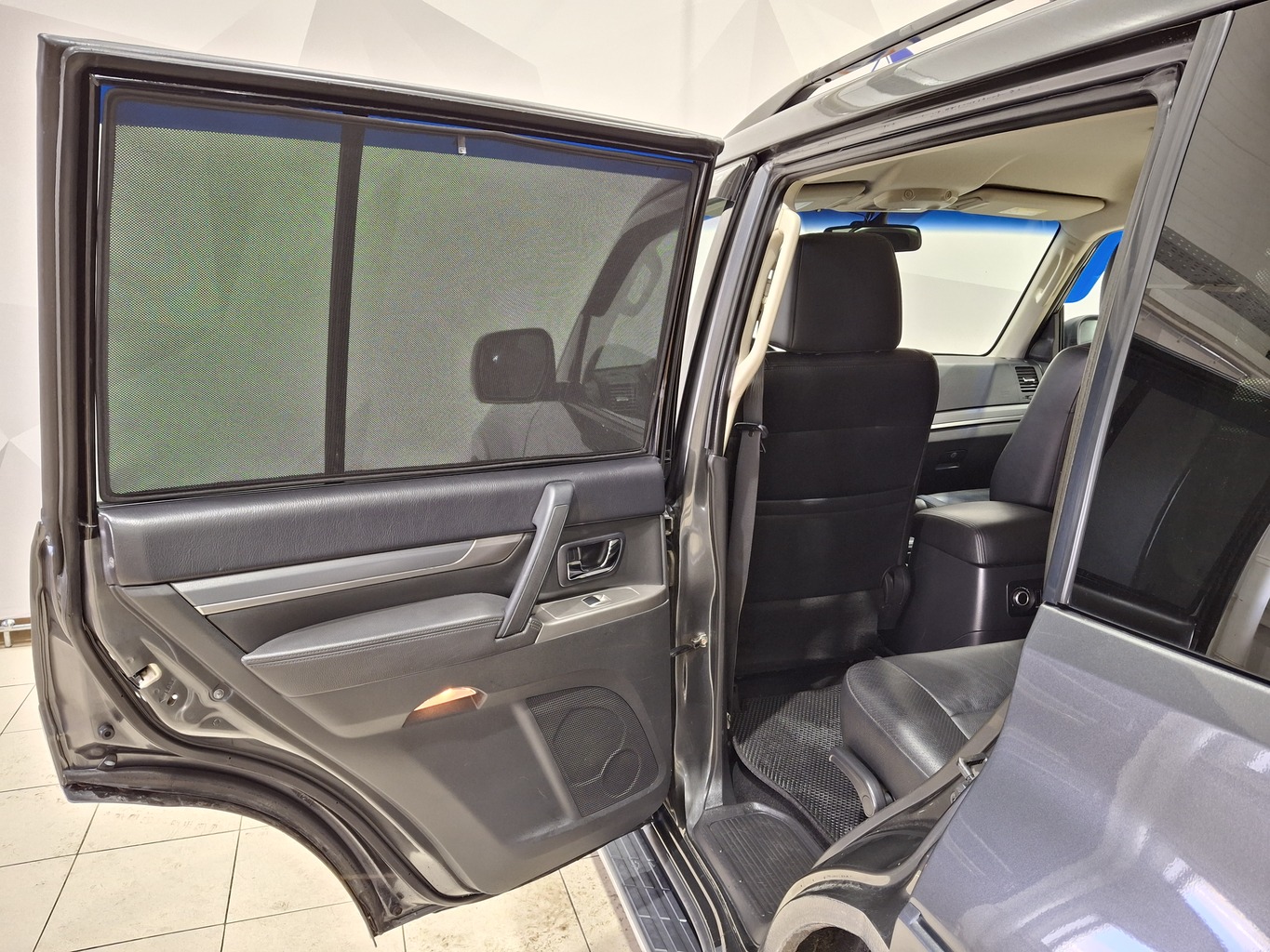 MITSUBISHI PAJERO