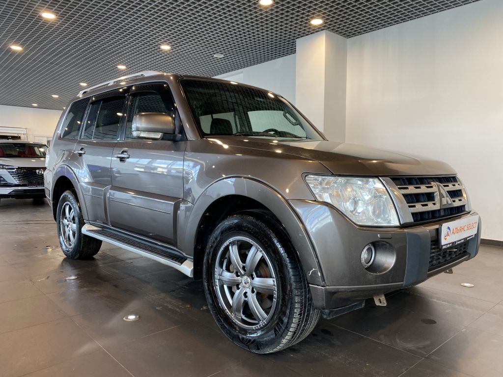 MITSUBISHI PAJERO