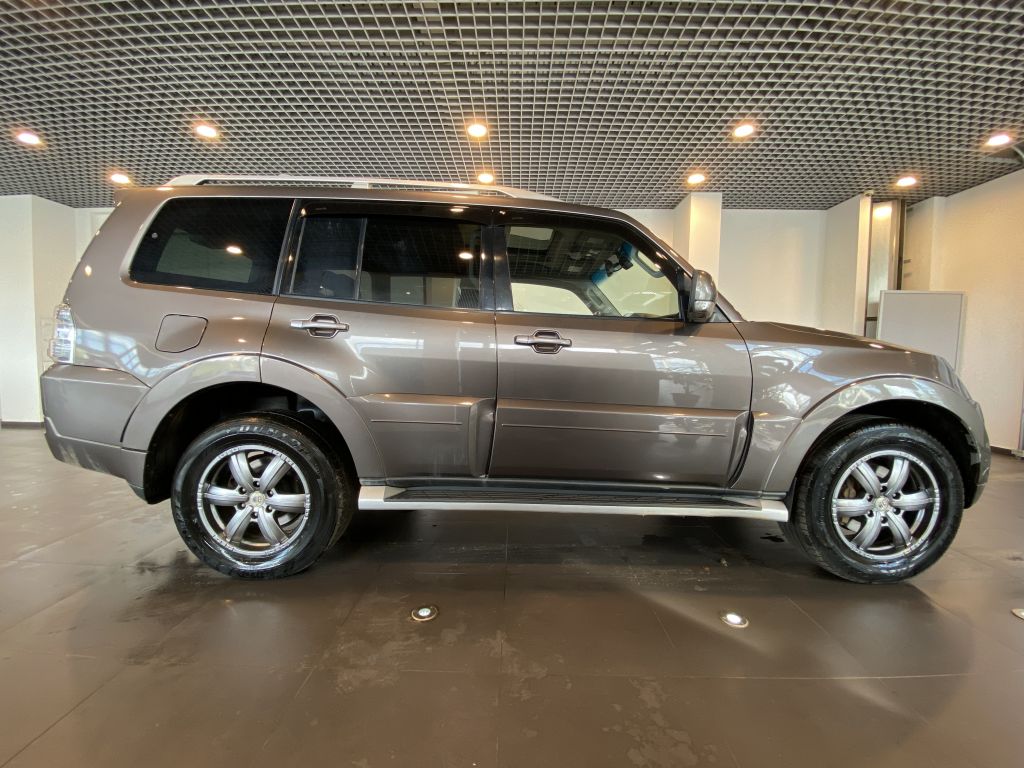 MITSUBISHI PAJERO