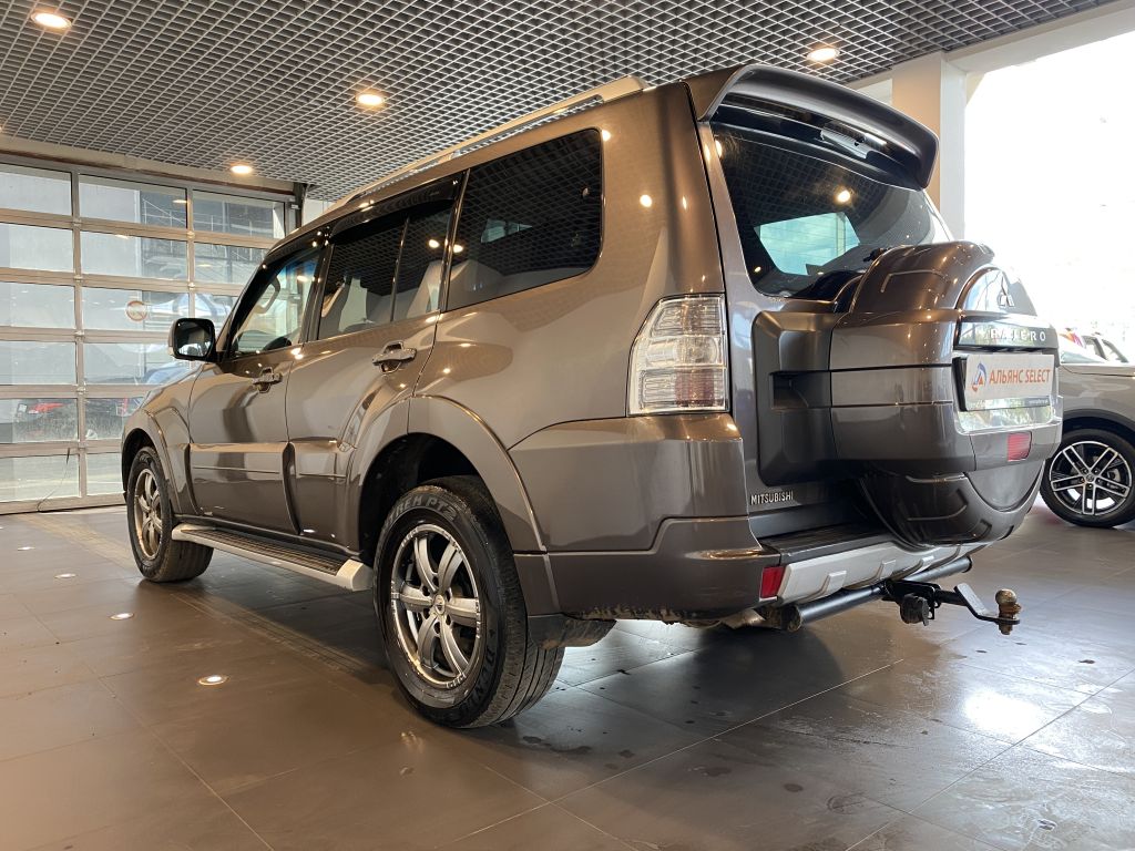 MITSUBISHI PAJERO