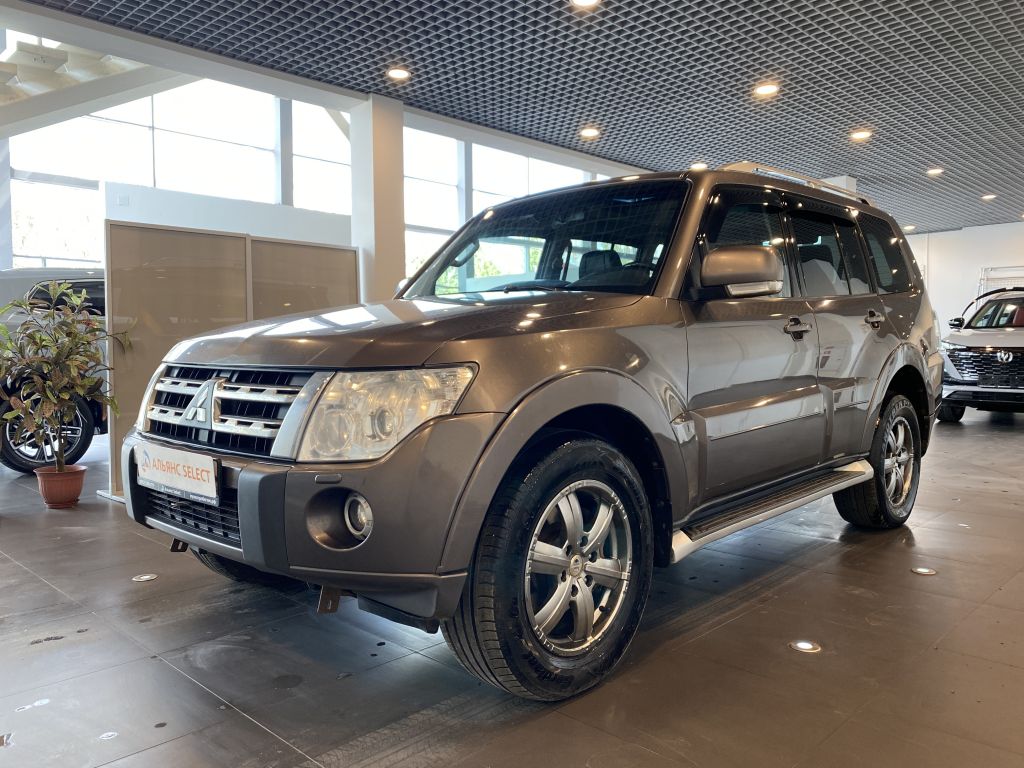 MITSUBISHI PAJERO