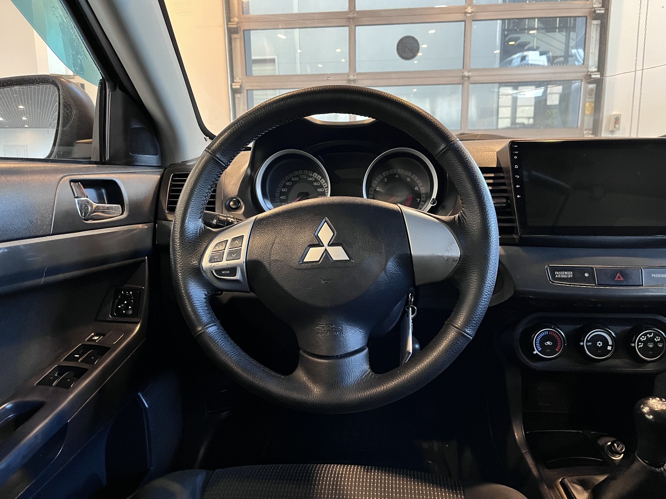 MITSUBISHI LANCER