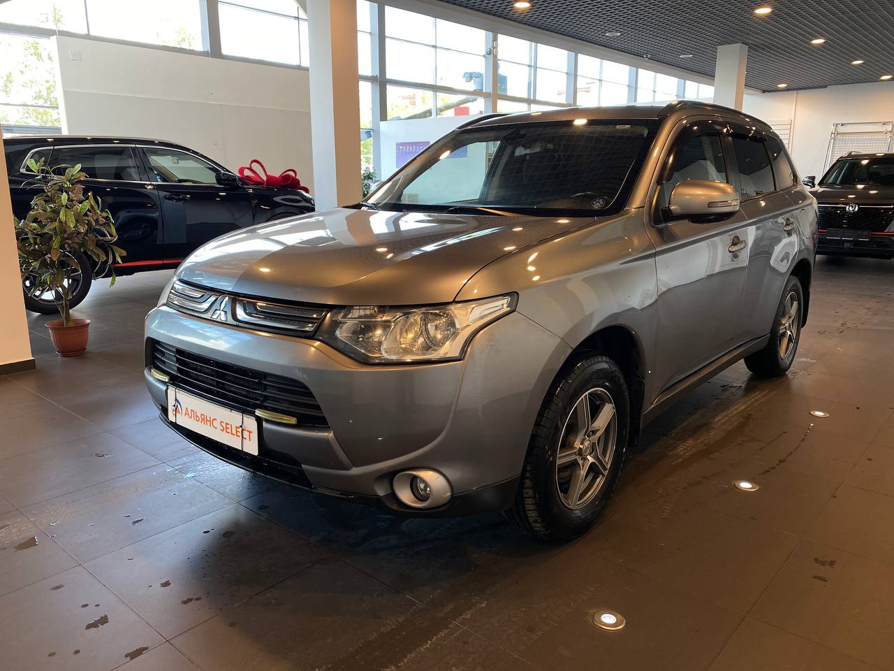 MITSUBISHI OUTLANDER
