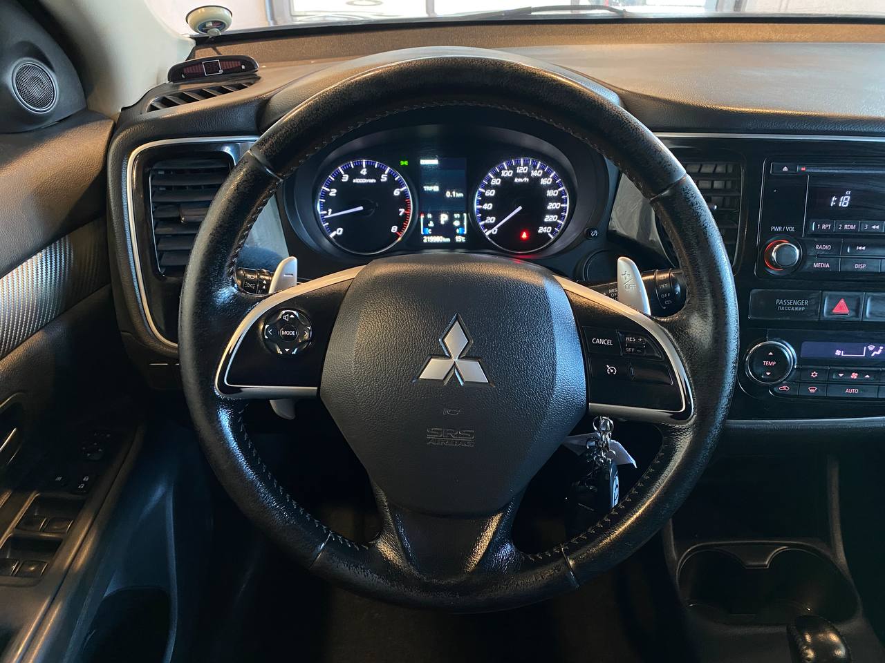MITSUBISHI OUTLANDER