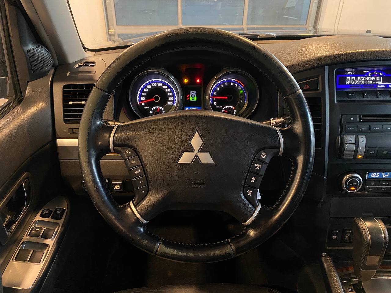 MITSUBISHI PAJERO