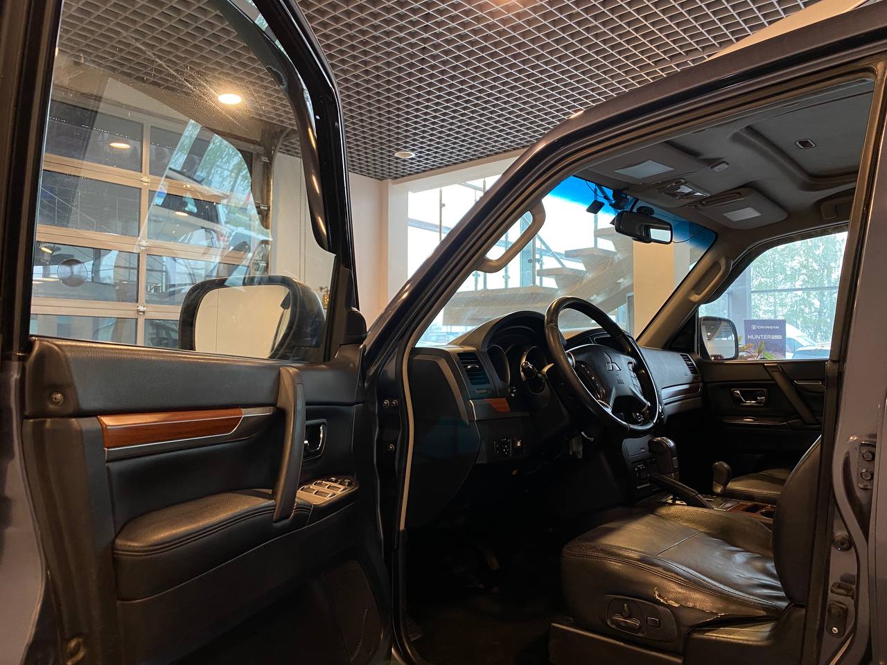 MITSUBISHI PAJERO