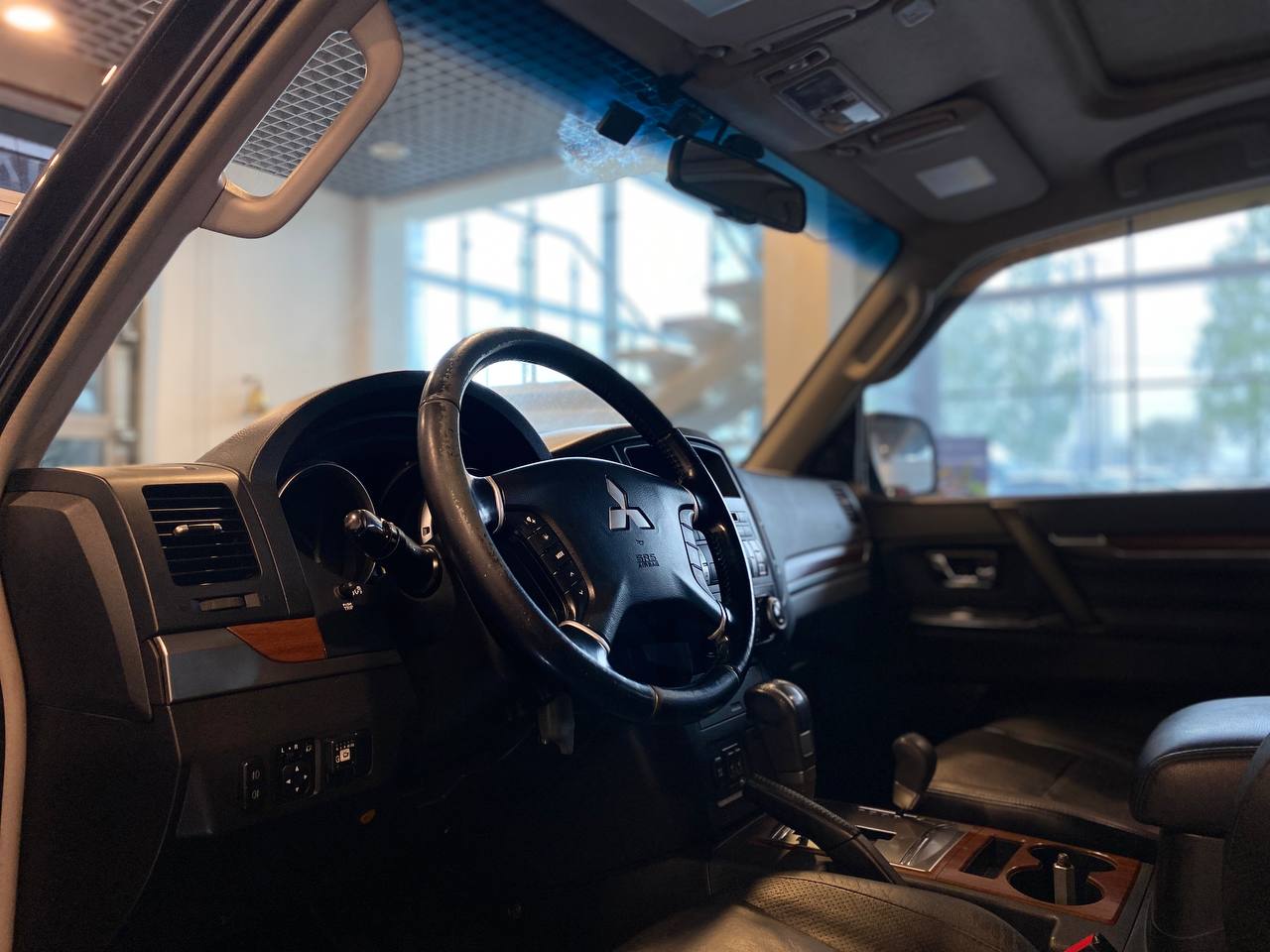 MITSUBISHI PAJERO