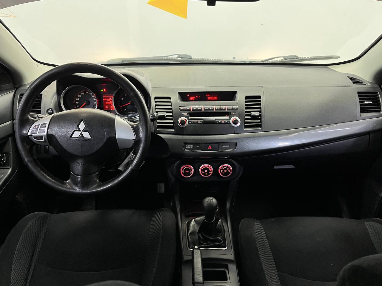 MITSUBISHI LANCER