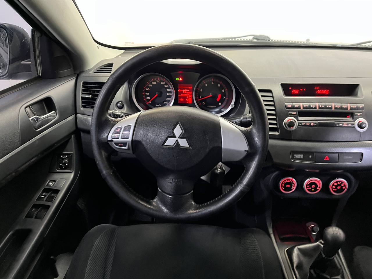 MITSUBISHI LANCER