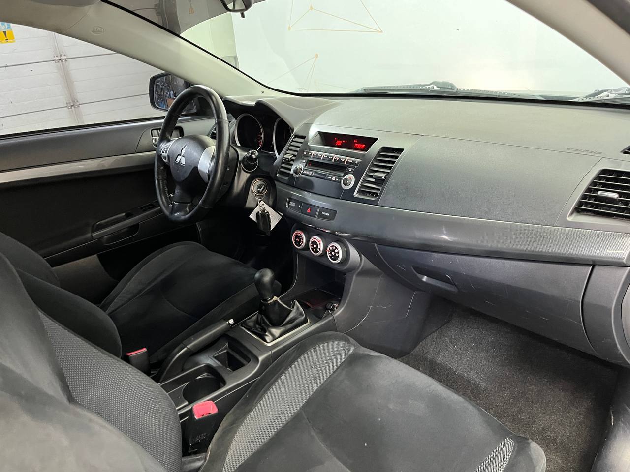 MITSUBISHI LANCER